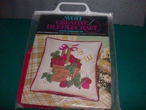 Basket-of-Strawberries-14-034-Pillow-Kit-Vintage-Avon-Crewel-Creative-Needlecraft