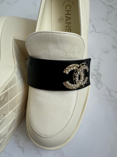 BNIB CHANEL 23C Ivory/Black Crystal CC Logo Moccasin Loafers 37.5 - Picture 6 of 23