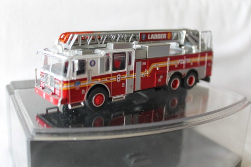PCX87: 870689 - 870693 Ferrara Ultra, Feuerwehr Neu York - versch. Ausführungen - Picture 21 of 24