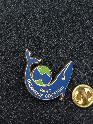 Pin's Pins Pin Enamel 42 Arthus Bertrand Baleine Parc OCÉANIQUE "COUSTEAU" - Imagen 2 de 3