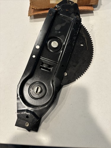 NOS New Ford D3AZ-5327008-A 1970’s Ford Car Window Regulator Assembly OEM - Picture 5 of 9