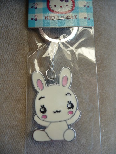 WHITE RABBIT KEY RING BRAND NEW