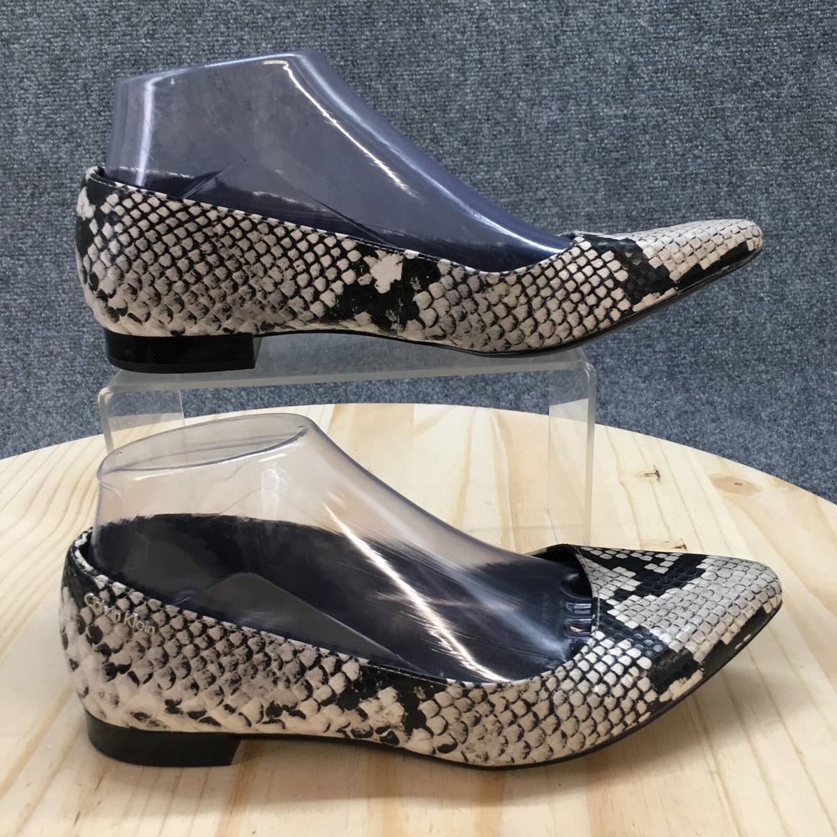 Calvin Klein Shoes Womens Emerin Pointed Toe Ballet Flat Black