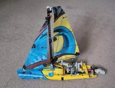 LEGO TECHNIC: Racing Yacht (42074)