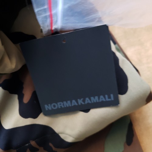 VENTA FLASH Norma Kamali Saco de Dormir Abrigo Camuflado M/L Corto Con Capucha Nuevo con Etiquetas - Imagen 14 de 15