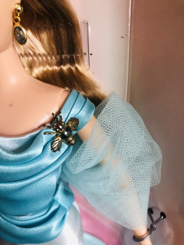 CREATING 40 YEARS OF DREAMS AQUAMARINE BARBIE LIMITED EDITION BOXED (I.99/UC) - Picture 8 of 11