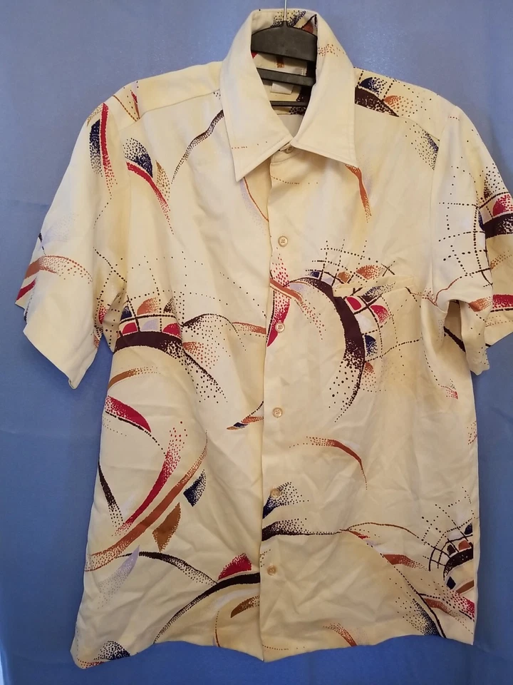 Camisa masculina TORI RICHARDS Aloha tamanho M bege botão de poliéster multicolorido vintage. - Imagem 2 de 4