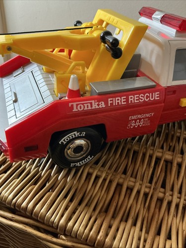 Vintage 2002 Tonka Fire Rescue Truck Toy Lights Sounds Hasbro - Picture 5 of 9