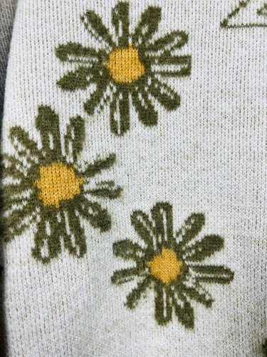 Girlish Floral Ivory Cardigan Sweater Size-XS, Long Sleeves, V- Neck - Picture 8 of 9