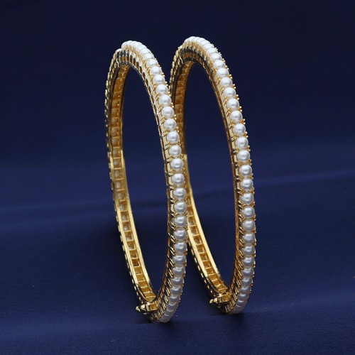 Elegantes brazaletes de perlas blancas circonita cúbica en acabado oro amarillo - Juego de 2 para mujer - Imagen 10 de 12