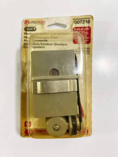Utilitech Outdoor Stem Mount Swivel Photo Eye Dusk-Dawn Lighting Control 1800w