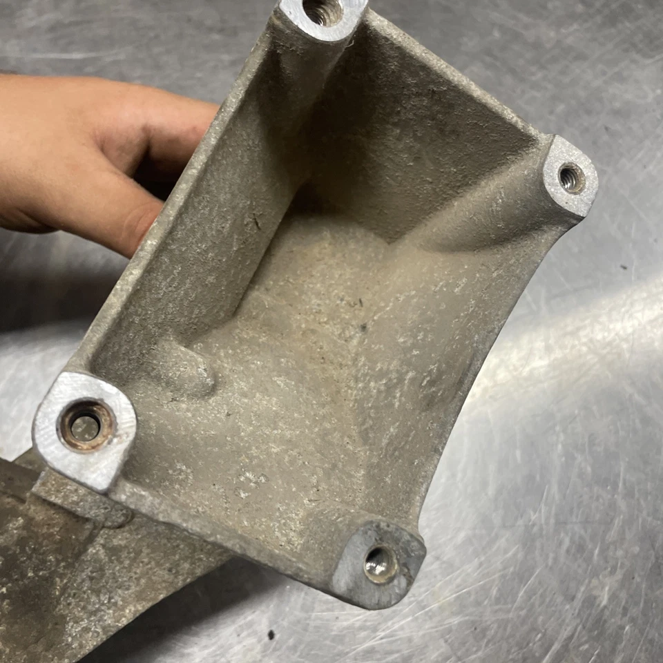 1995-1997 Ford F250 F350 7.3L Diesel Power Steering Bracket F6TE-19E708-AA OEM 2 - Image 3 of 4