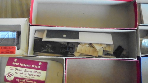 Lot of 12 HO car and building kits 1/87 - Picture 5 of 9