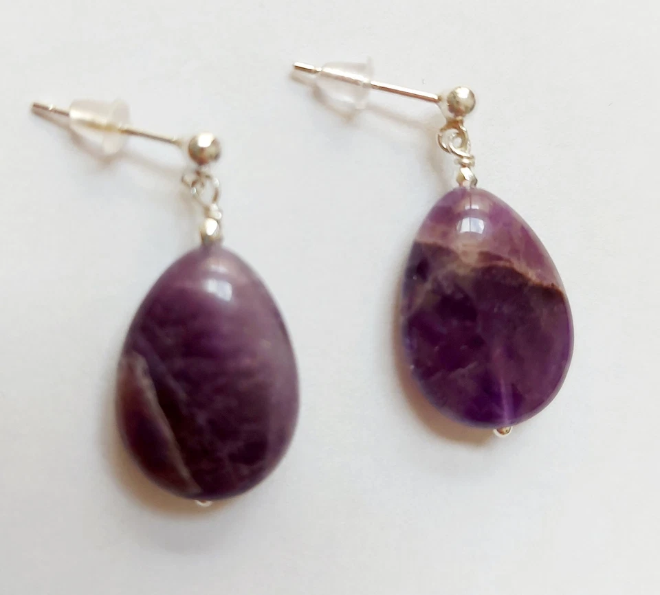 Orecchini pendenti in argento 925 con ametista naturale a goccia ed ematite  - Immagine 2 di 4
