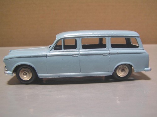 Dinky Toys 24F Peugeot 403 Familiale made in France 1/43 scale NM+ Condition - Picture 3 of 8
