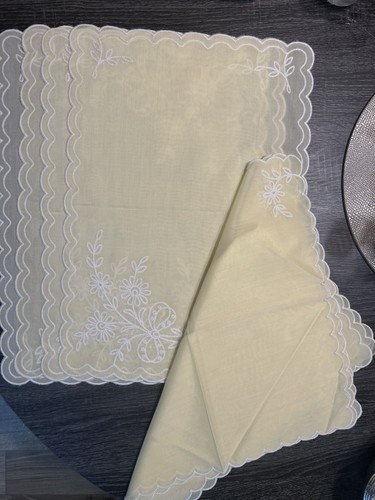 Markenlos Buttergelb gewellter Rand bestickt Tischsets mit Servietten MCM - Bild 5 von 12