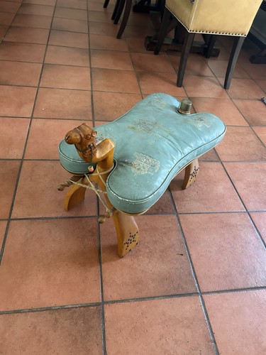 Vintage türkischer Sattelfußhocker Kamel grün Leder Ottomane