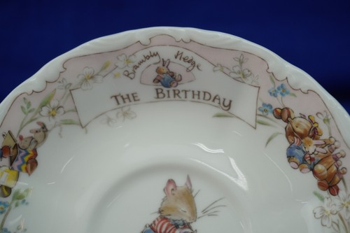 Royal Doulton Bramble Hedge The Birthday Cup & Saucer SET (G5) - Picture 13 of 15