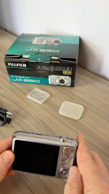 FujiFilm FinePix JX250 SILVER 14 MP Digital Camera Box SD Card New