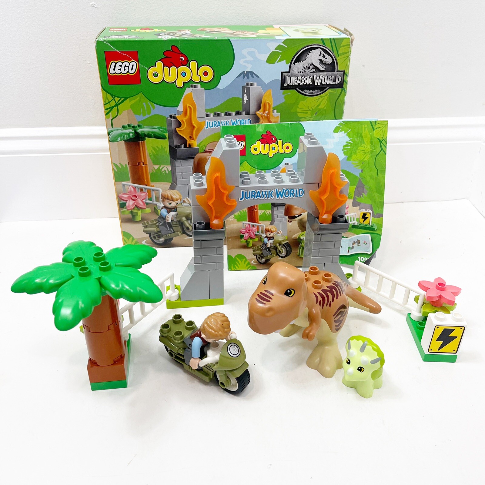 Lego Duplo 10939 T. rex and Triceratops Dinosaur Breakout 100% Complete