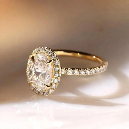 Anello di fidanzamento aureola placcato oro giallo 14 carati moissanite taglio ovale 2,60 CTW taglio ovale D/VVS1 - Foto 2 di 9