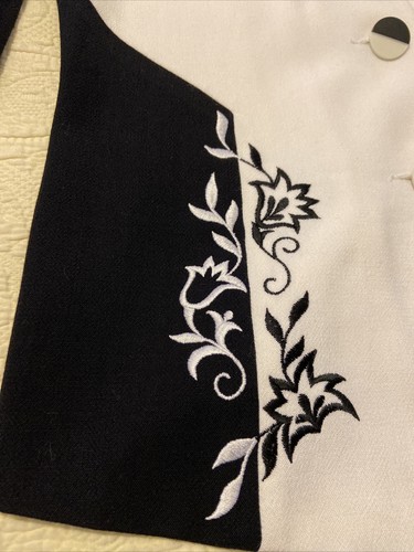 VTG Laura Henson Chic Black & White Embroidered Flowers Blazer/Jacket Sz 8 EUC - Picture 9 of 10