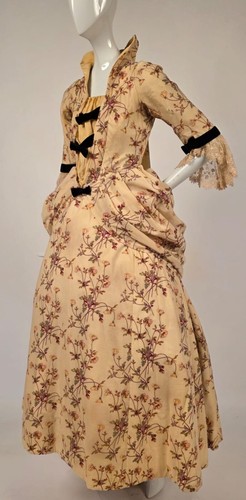 VICTORIAN 1880’S STRIKING FLORAL POLONAISE BUSTLE DRESS W LACE + VELVET BOW TRIM - Picture 4 of 12