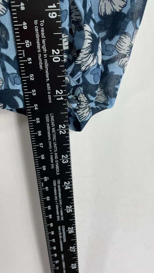 NWOT J. Jill Blouse Key Hole Neck Button Front Floral Print Blue Size XSp - Image 4 of 4