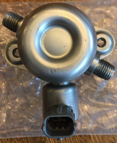 GM High Pressure FUEL PUMP, Part #12629135 on Fuel Pump, Made in Germany - Picture 18 of 24