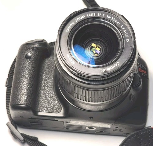 Canon EOS Rebel T2i DSLR Camera with EF-S 18-55mm f/3.5-5.6 IS Lens - Picture 6 of 15