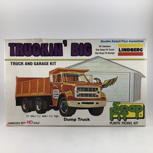 Lindberg-HO-Scale-039-Snap-Fit-039-Truckin-039-Big-Dump-Truck-amp-Garage-Model-Kit-NIB