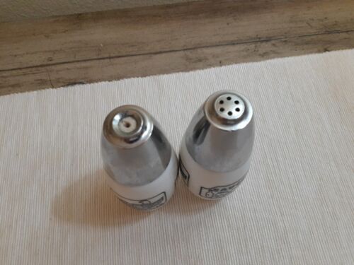Vtg Westinghouse White Black Salt & Pepper Shaker Set - Vegetables, Sauces - Picture 3 of 8