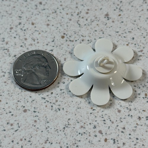 Vintage Black & White Daisy Flower 1.5" Large Plastic Novelty Button - Picture 3 of 3
