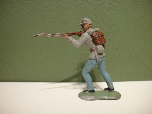 Crescent Toy - England - Civil War Confederate Gray Plastic Soldiers - 2 Injured - Picture 4 of 20