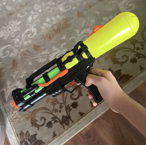 Large Water Guns for Kids - High Capacity Long Range Summer Toys for Outdoor Fun - Picture 3 of 7