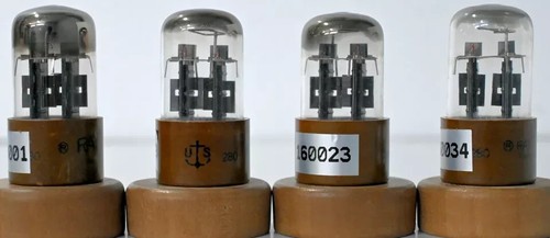 *Perfect matched Quad 2C50 Bendix (Raytheon) Wings Plates Similar to 12SN7GT - Picture 5 of 13