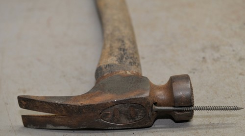Carpenters 32 oz magnetic nail holding hammer collectible woodworking tool - Picture 3 of 8