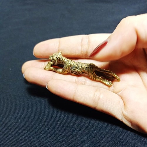 1 Mini Thai Mächtiges Magisches Amulett Geld Jagd Tiger Viel Glück Reichtum T... - Bild 4 von 7