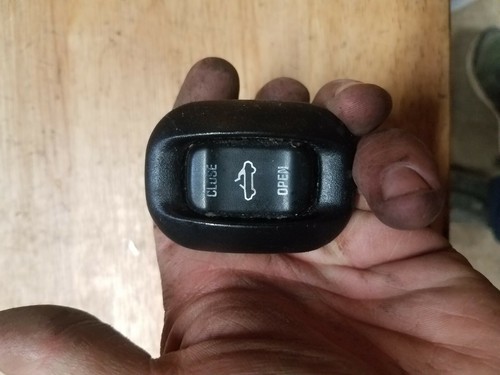 00-05 Mitsubishi Eclipse Spyder Top Open Close Switch Panel Part # MR320631 - Picture 1 of 2