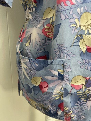 SB Fashion Scrubs Size Medium Nursing Medical Vet Scrub Top Leaves Leaf Pattern - Picture 3 of 11