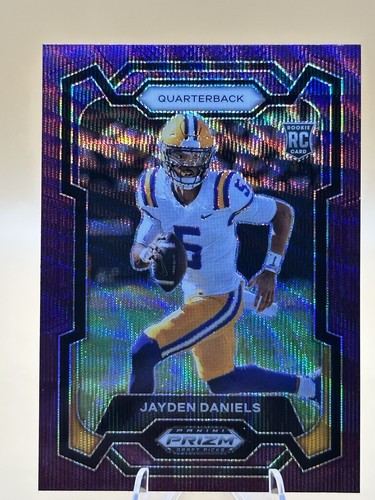 JAYDEN DANIELS 2024 PANINI PRIZM DRAFT PICKS PURPLE WAVE #108 ROOKIE LSU COLOR - Bild 3 von 4