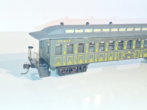 Roundhouse/ Model Power ATSF Clerestory Style Old timer Carriage. HO Scale - Picture 4 of 11