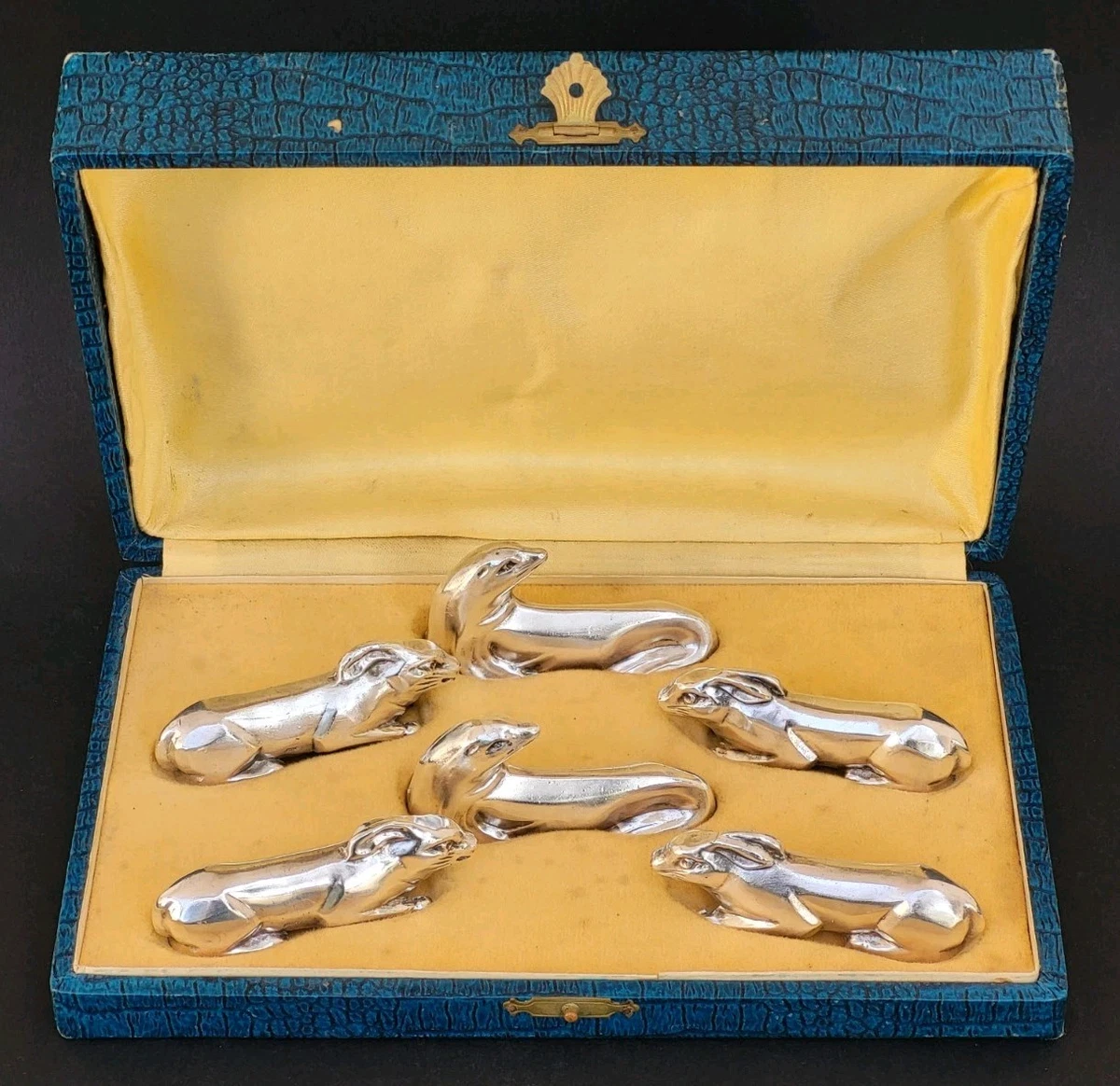 CHRISTOFLE 12 Porte-couteaux En Métal Argenté. On Y Joint Une Petite Cuillere En