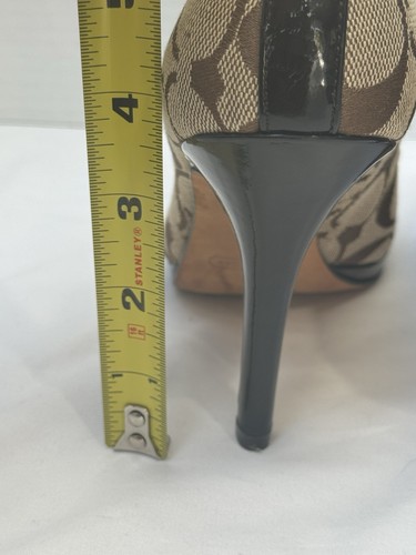 Tacones de aguja plataforma COACH 6B Caya Signature C monograma caqui usados en excelente estado - Imagen 7 de 18