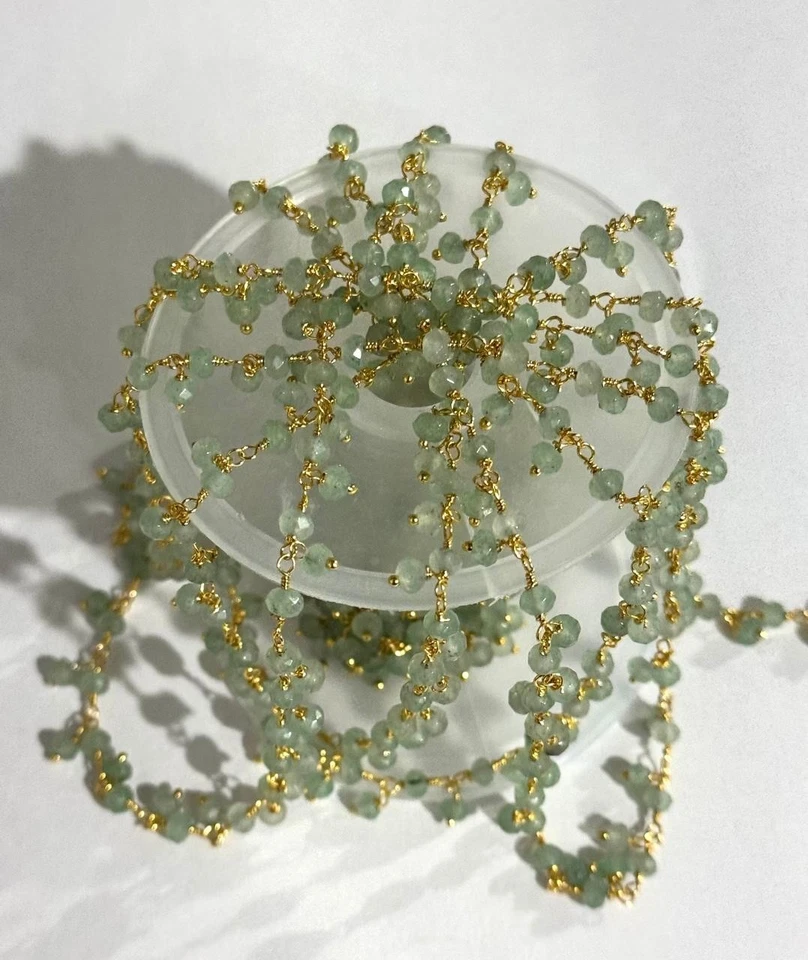 Cadena rosario con cuentas de jade verde claro de 4 mm chapada en oro cadena envuelta en alambre Bulkroll Foto 2 de 4