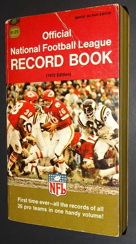 Jim Hunt (Boston Patriots) Signed 1970 NFL Record Book (Dupont Edition) - Bild 2 von 5