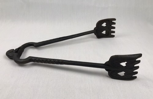 Pinzas cargadas con resorte de hierro fundido vintage con recortes de corazón - Imagen 2 de 9