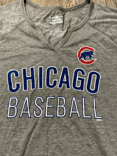 NWT Womens Chicago Cubs Cute Heather Gray Split V-Neck Logo Shirt Size Small - Picture 2 of 3