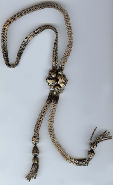 VINTAGE BRASS DIMENSIONAL OAK LEAF FLOWERS LONG BOLO SLIDE TASSLE NECKLACE VINTAGE BRASS DIMENSIONAL OAK LEAF FLOWERS LONG BOLO SLIDE TASSLE NECKLACE