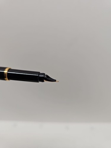 Parker Place Vendome Black Laque Fountain Pen (A2) - Picture 5 of 7
